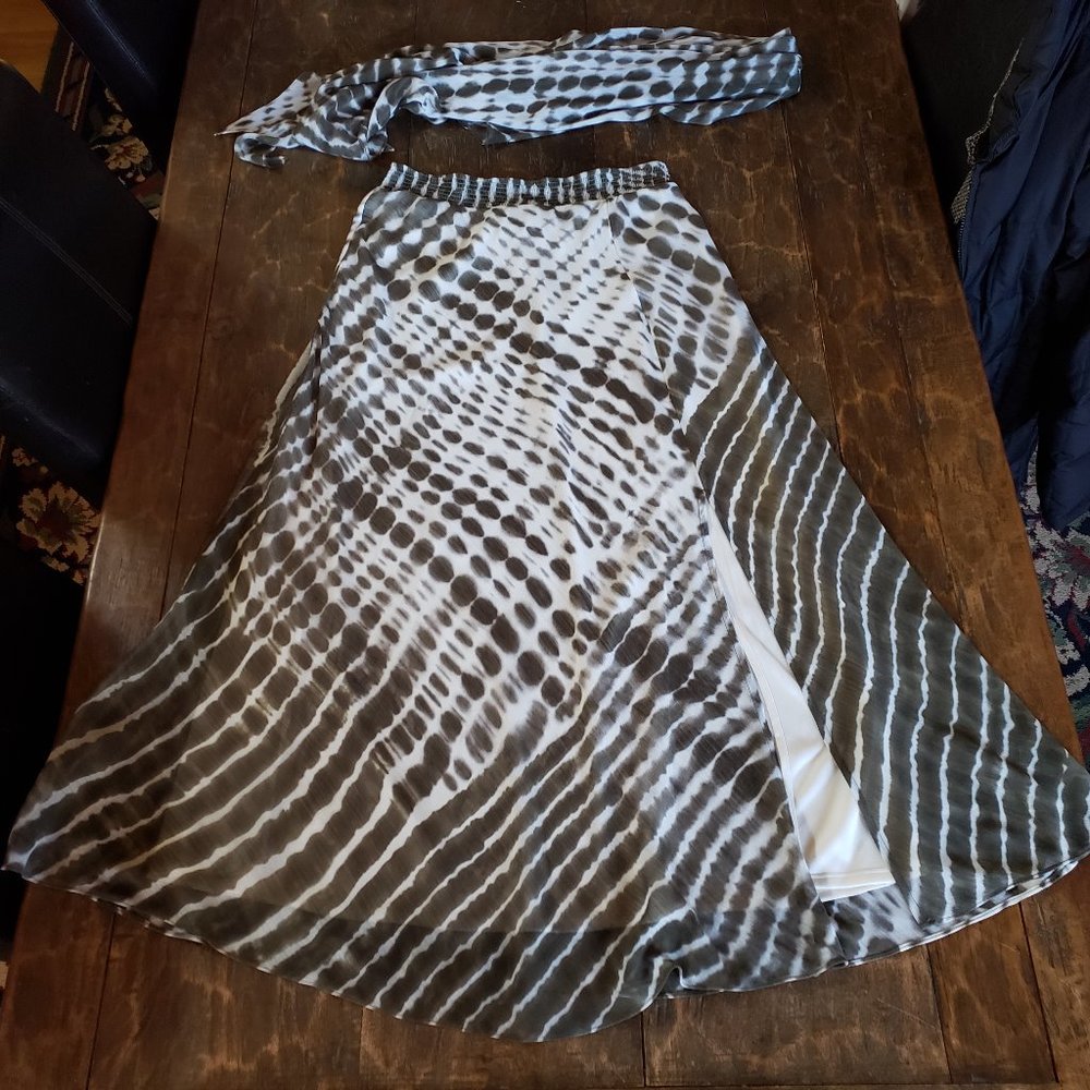 CHICOS Hunter Green & White Skirt & Sash / Scarf
